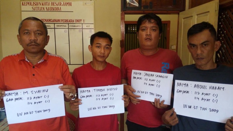 Polisi Tetapkan Ketua DPRD Sarolangun Jadi Tersangka Kasus Narkoba Polisi Tetapkan Ketua DPRD Sarolangun Jadi Tersangka Kasus Narkoba