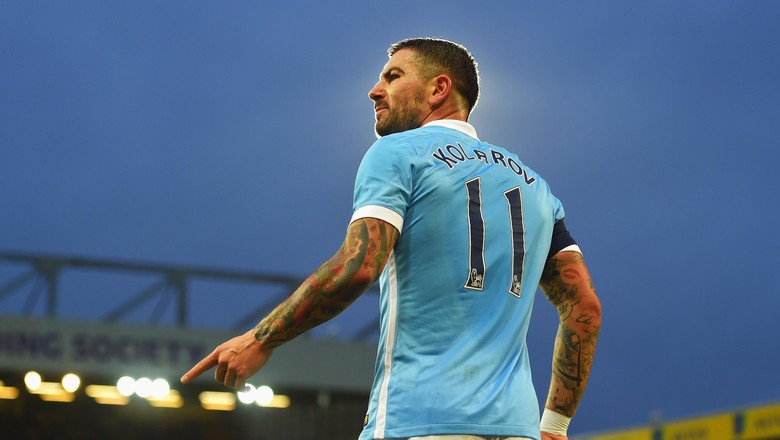 Kolarov Jadi Bek Tengah? Tidak Buruk Juga