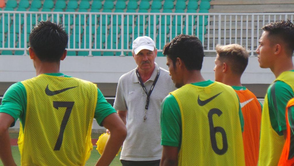 Riedl Berencana Panggil 2-3 Pemain Baru untuk Laga Ujicoba Lawan Vietnam Riedl Berencana Panggil 2-3 Pemain Baru untuk Laga Ujicoba Lawan Vietnam