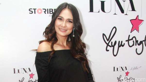 Luna Maya Happy Banget! Luna Maya Happy Banget!
