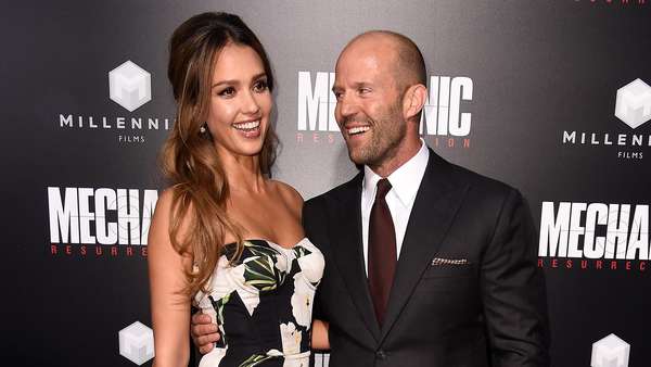 Jessica Alba Menawan Dengan Floral Dress Jessica Alba Menawan Dengan Floral Dress