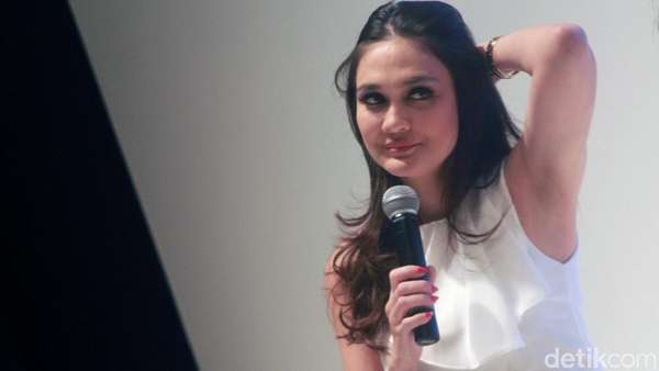 Tubuh Ramping Luna Maya Tubuh Ramping Luna Maya