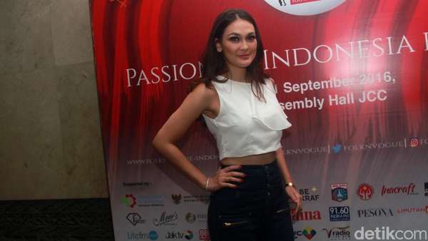 Tubuh Ramping Luna Maya Tubuh Ramping Luna Maya