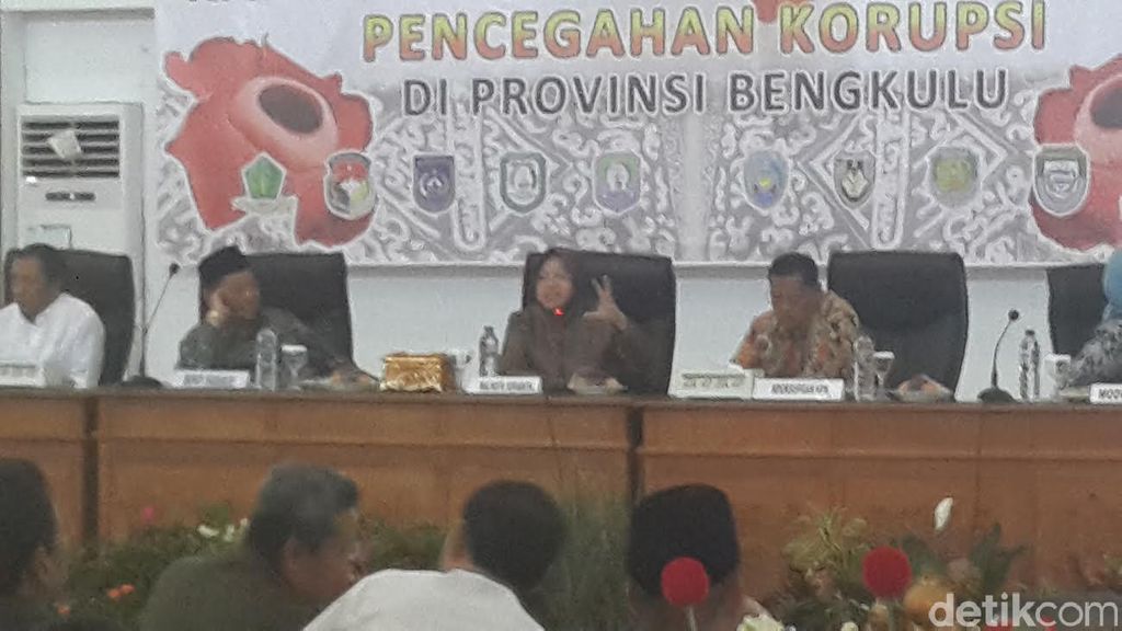 Risma Bareng KPK Berbagi Kisah Sukses Membangun Daerah Tanpa Korupsi di Bengkulu Risma Bareng KPK Berbagi Kisah Sukses Membangun Daerah Tanpa Korupsi di Bengkulu