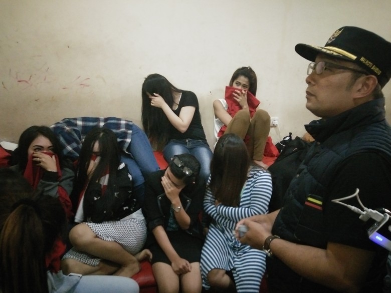 Pada Ridwan Kamil, Terapis Tempat Pijat Plus Ini 