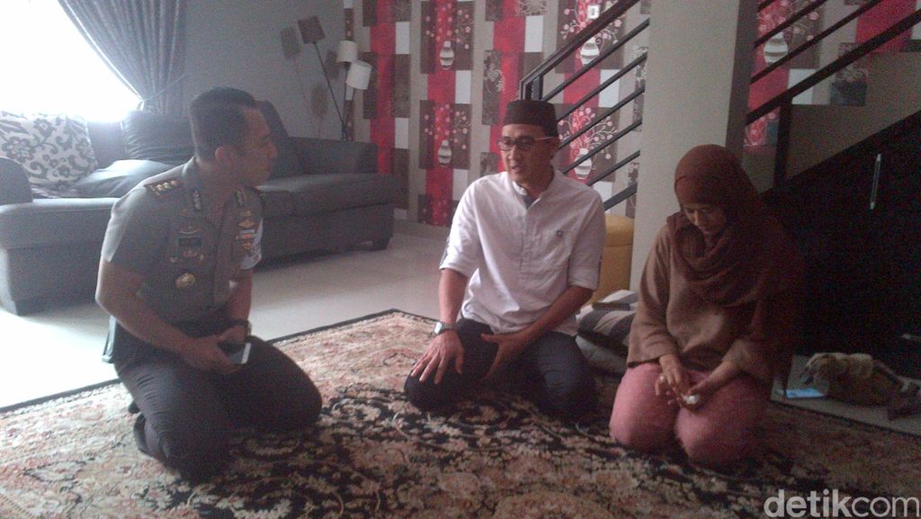 Ortu Berurai Air Mata Kenang Sosok Zakhira: Dia Nggak Sempat Pamitan Ortu Berurai Air Mata Kenang Sosok Zakhira: Dia Nggak Sempat Pamitan