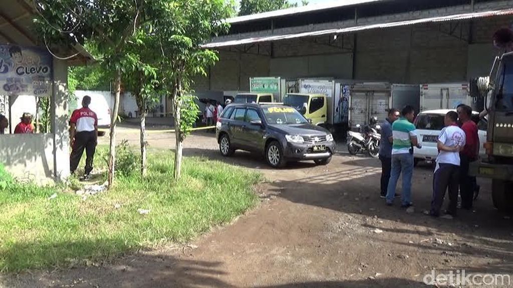 Security Terluka Saat Gudang Makanan Dirampok Security Terluka Saat Gudang Makanan Dirampok