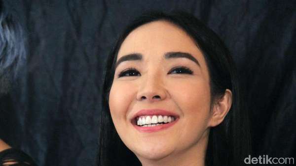 Gisel Happy Banget Sih! Gisel Happy Banget Sih!