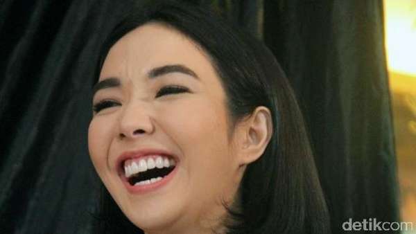 Gisel Happy Banget Sih! Gisel Happy Banget Sih!