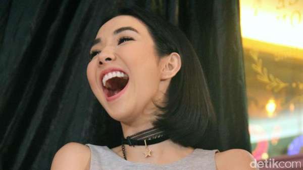 Gisel Happy Banget Sih! Gisel Happy Banget Sih!