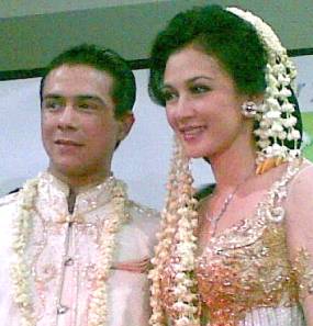 Jakarta - Dina Lorenza yang sempat membatalkan pernikah