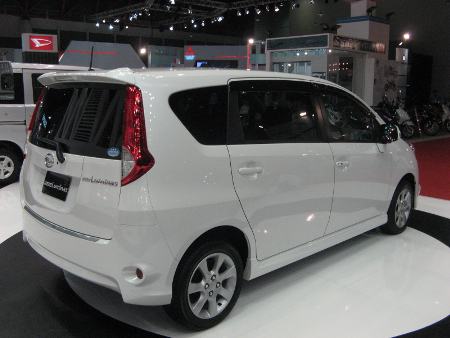 Boon Luminas ini mampu menyedot perhatian pengunjung di stand Daihatsu. Boon Luminas ini mampu menyedot perhatian pengunjung di stand Daihatsu.
