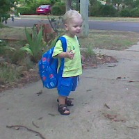 http://images.detik.com/content/2009/08/25/764/tas-sekolah-(austin.net)-dalam.jpg