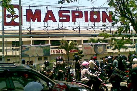 http://images.detik.com/content/2009/10/19/473/maspion03.jpg