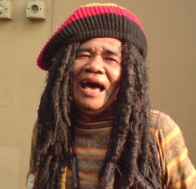 http://images.detik.com/content/2009/12/11/230/mbah-suript.jpg