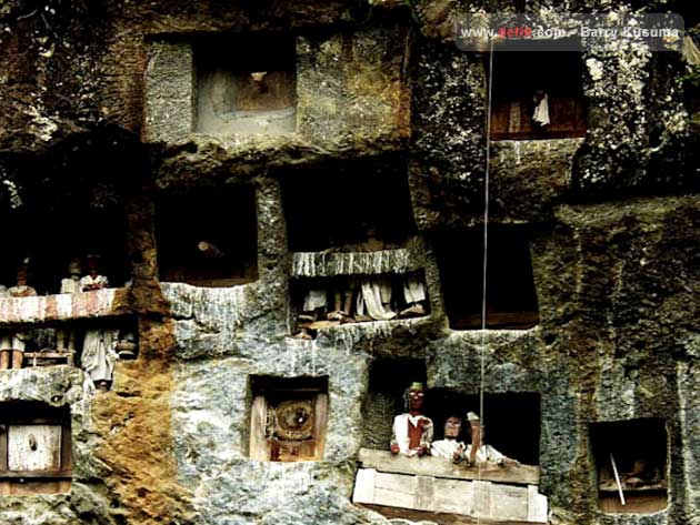 Tana Toraja Funeral typically located on the cliff.