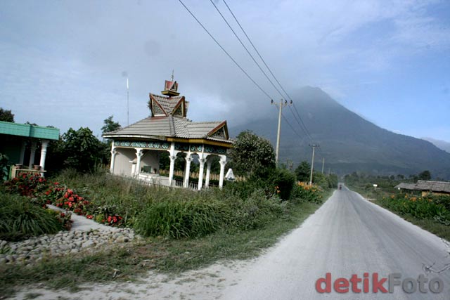 http://images.detik.com/content/2010/08/29/157/Sinabung-Lagi5.jpg