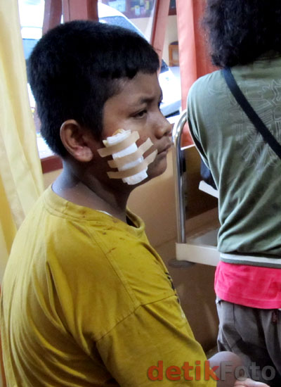 http://images.detik.com/content/2010/09/06/157/Kecelakaan-Maut5.jpg