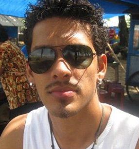 http://images.detik.com/content/2010/12/01/230/robby-shine2d.jpg