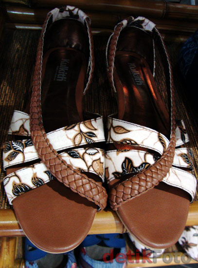 sepatu batik