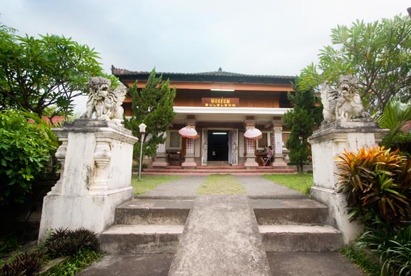 http://images.detik.com/content/2010/12/09/1032/detik_Museum_Buleleng.jpg