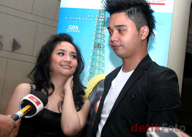 Kompaknya Derby Romero-Gita Gutawa