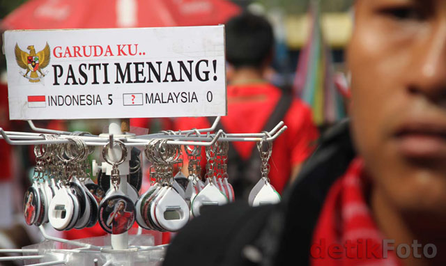 http://images.detik.com/content/2010/12/29/548/atributtim1.jpg