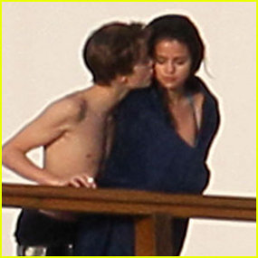 Justin Bieber Kissing Selena Gomez on Selena Gomez Justin Bieber Kissing Couple Jpg