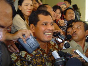 http://images.detik.com/content/2011/03/04/76/Nurdin-detik285.jpg