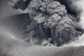 Gunung Berapi di Jepang Meletus, Terkait Gempa?