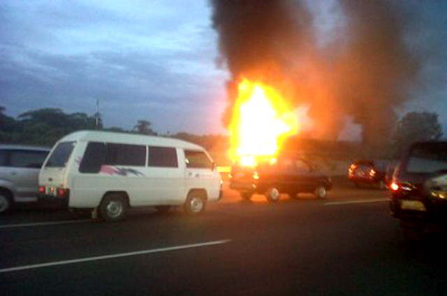 Bus Terbakar di Tol Bekasi