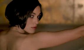 Wow, Keira Knightley Tampil Topless di Iklan Chanel