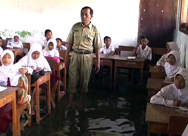 Belajar di Tengah Banjir