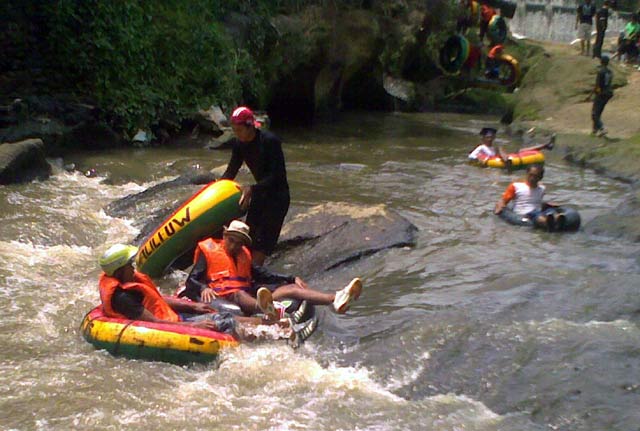 Bersih-bersih Sungai Cikapundung