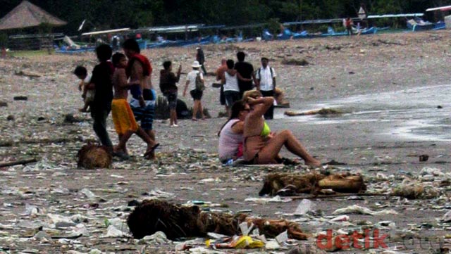 Pantai Kuta Penuh Sampah