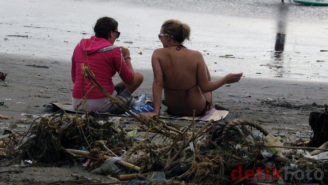 Pantai Kuta Penuh Sampah
