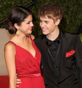Selena Gomez Tak Tutup Kemungkinan Duet dengan Bieber