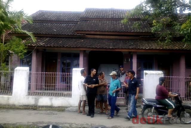 Rumah Istri Terduga Pelaku Bom Cirebon