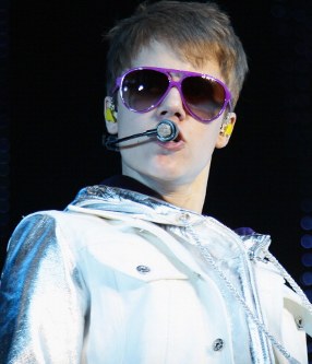 Ditolak Fans Justin Bieber, SM*SH Batal Jadi Pembuka Konser