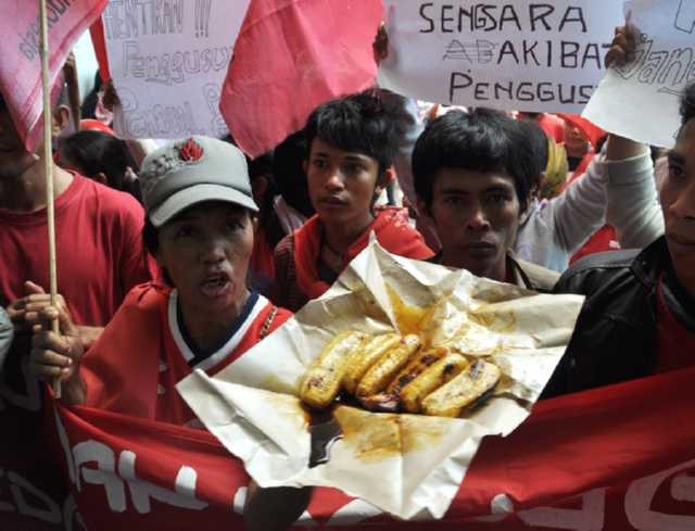 Pedagang Pisang Demo DPRD Makassar