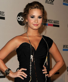 Demi Lovato Juga Alami Gangguan Kejiwaan