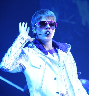 Demam Justin Bieber Terobati di Konser Penuh Histeria