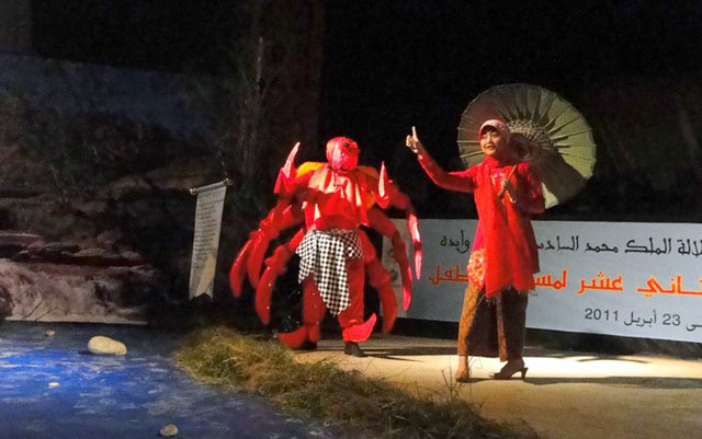 Macam-Macam Drama Berdasarkan Isi Kandungan Cerita : 1. Drama Komedi