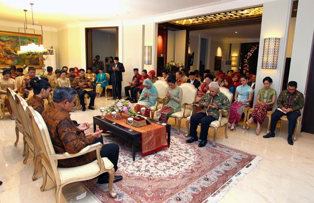 The atmosphere during the engagement took place.