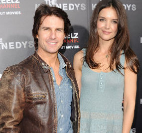 Daughter of Tom Cruise Katie Holmes Works in Boutique Daughter of Tom Cruise Katie Holmes Works in Boutique