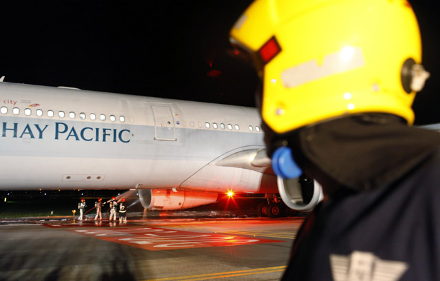 Cathay Pacific Mendarat Darurat