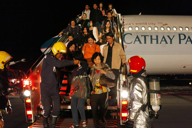 Cathay Pacific Mendarat Darurat