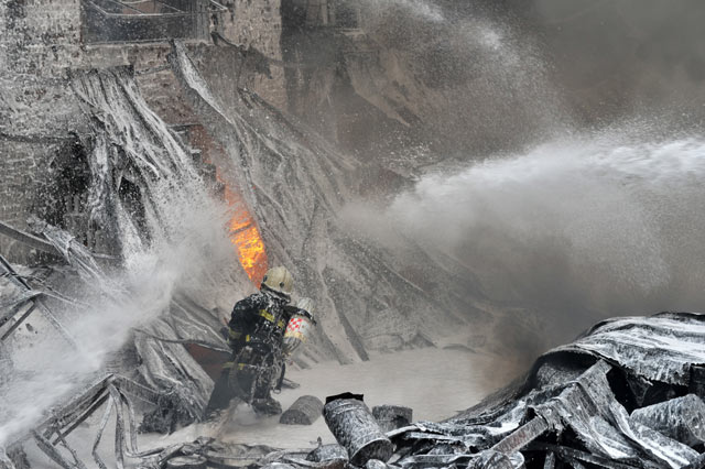 Pabrik Kimia di China Terbakar