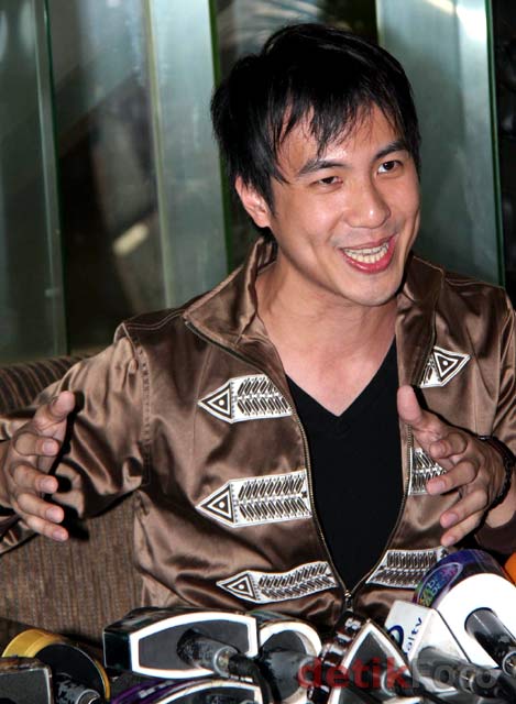 Daniel Mananta Bedah Pose Nakalnya