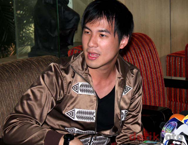 Daniel Mananta Bedah Pose Nakalnya